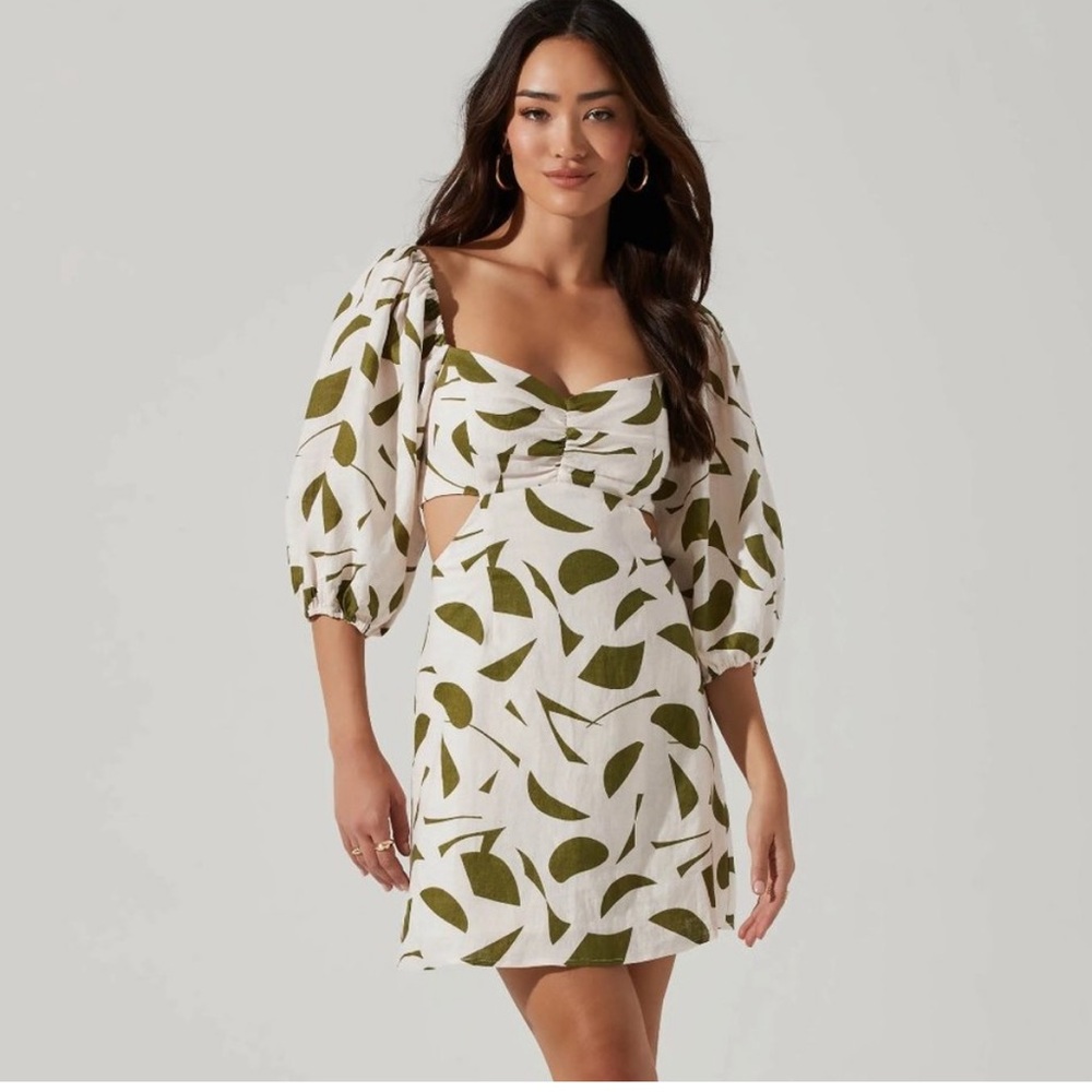 Astr Green and Cream Leaf Print Mini Dress
